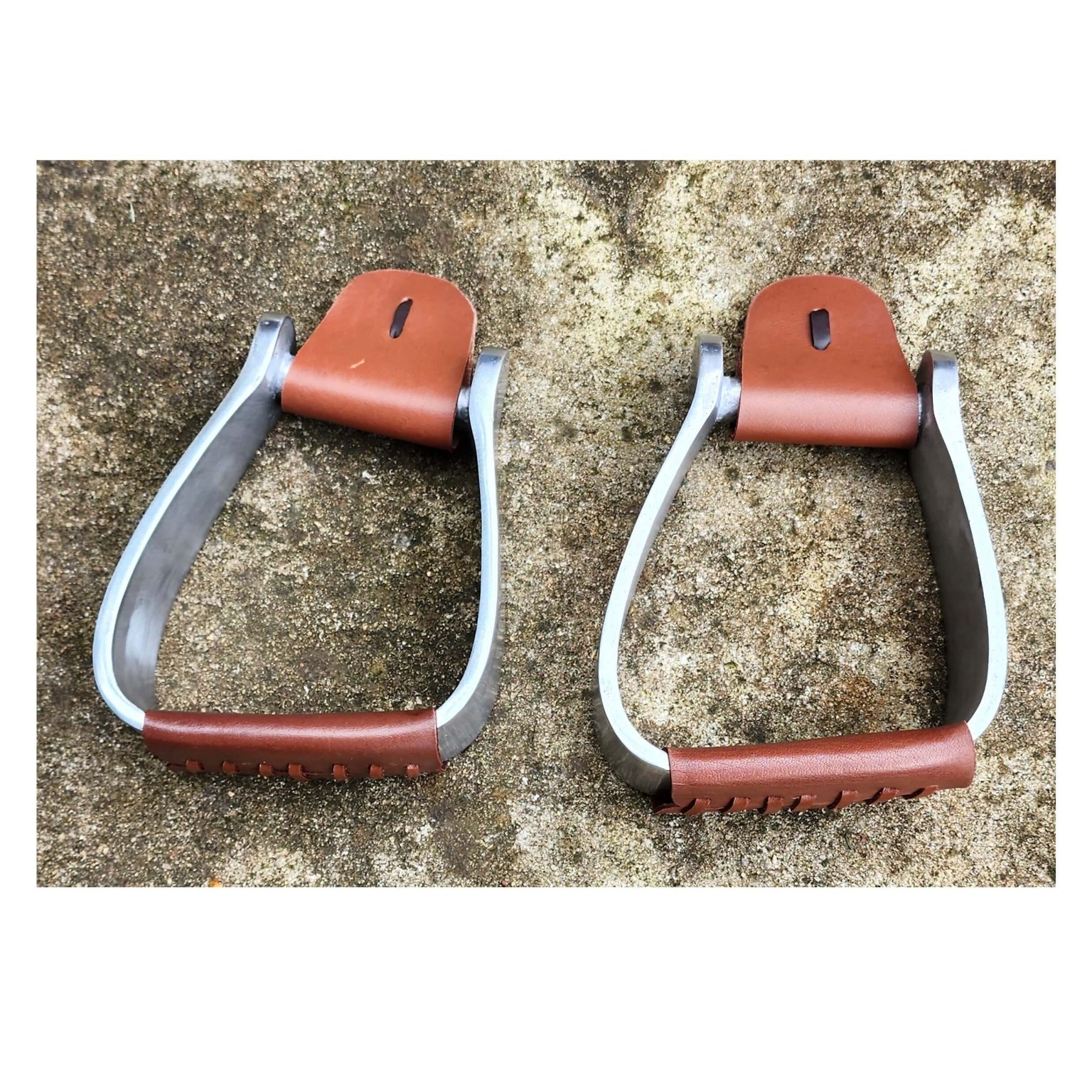 5 1/2" Western Roping Saddle Stirrups Angled Aluminum ⋆ Saddles N Such